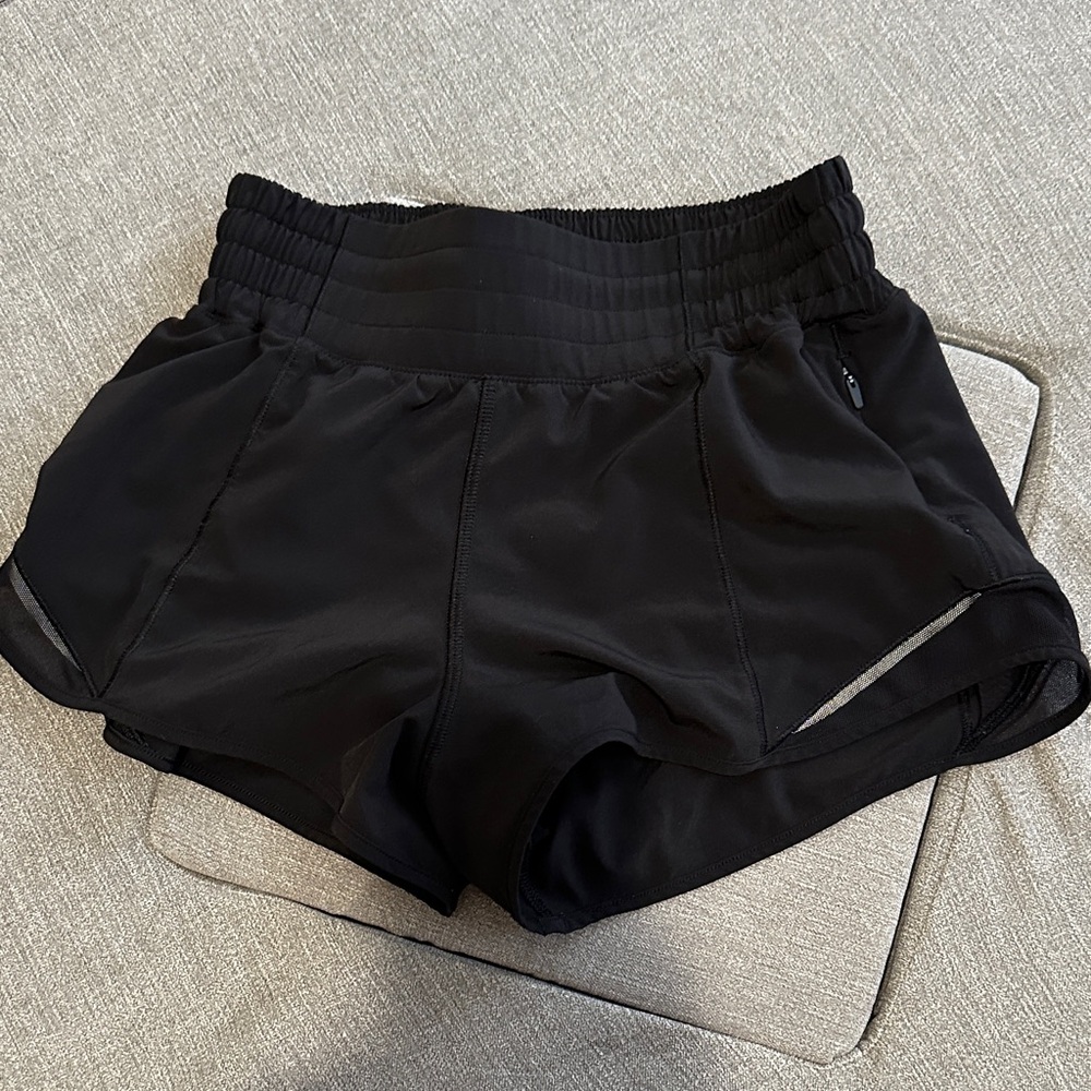 lululemon hotty hot black shorts